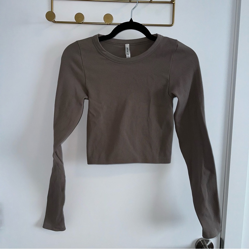 ARITZIA | Sunday Best Ribbed Seamless Long Sleeve Crop